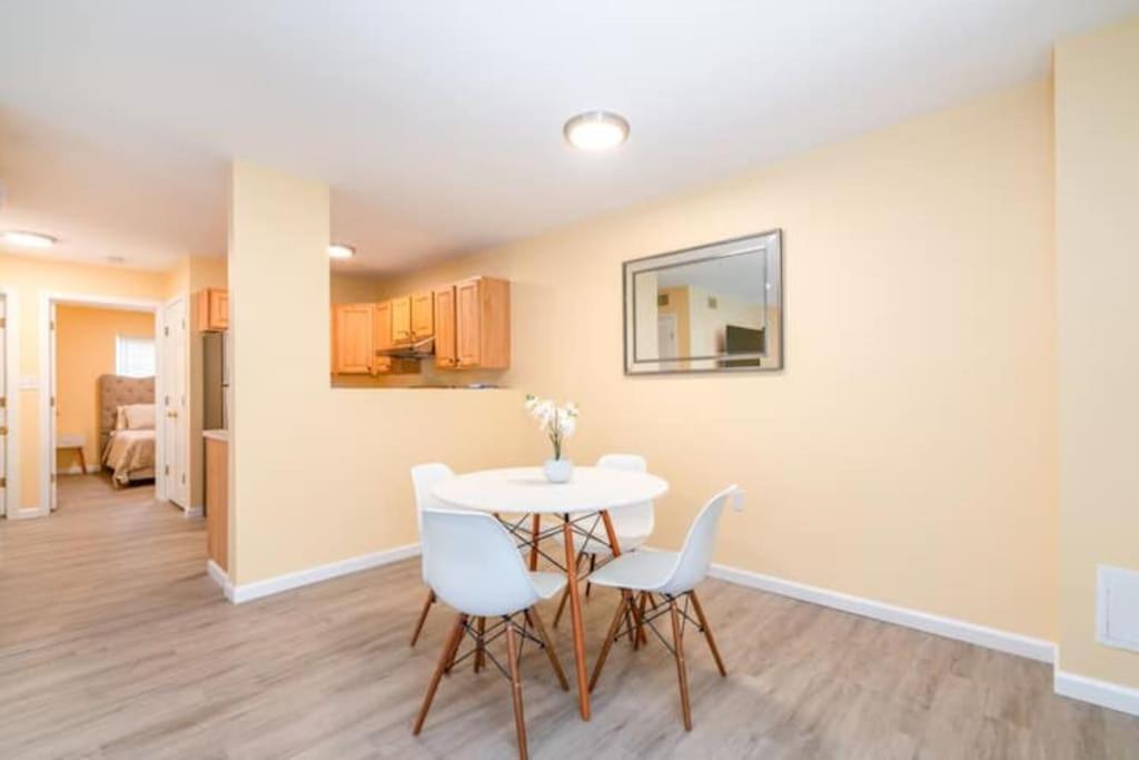 Gorgeous Waterfront 2 Bedroom 1 Bath Modern Home. New Haven Eksteriør billede
